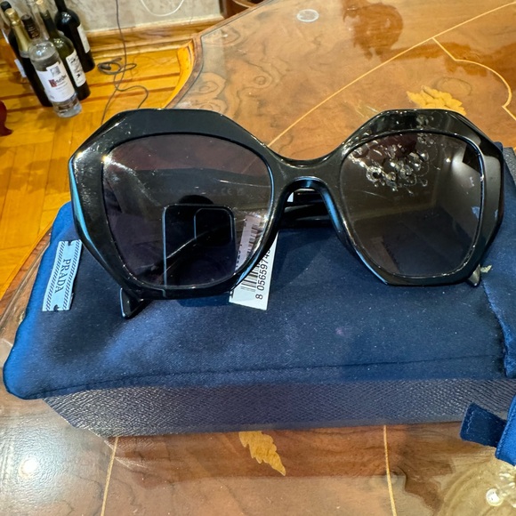 100% Auth Prada Milano sunglasses. Black/ grey geometric PR16WSF 1AB5D1 - Picture 8 of 16